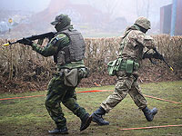Украинские военные проходит армейскую подготовку в Англии. Фоторепортаж