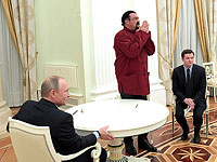 Путин наградил Сигала орденом Дружбы