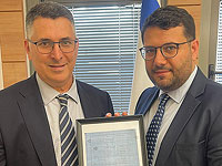 Посол Молдовы в Израиле вручил Гидеону Саару свидетельство о рождении его деда