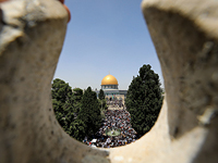 Около 70 тысяч мусульман приняли участие в молитве на Храмовой горе в Иерусалиме
