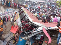 В Бангладеш в результате аварии с участием автобуса погибли 17 человек
