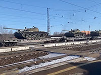 Фото и видеосвидетельство: власти РФ отправляют на украинский фронт танки, которые "старше Путина"