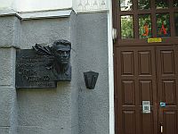 Официальный ответ: мемориальная доска Семену Гудзенко в Киеве была внесена в список на "устранение"