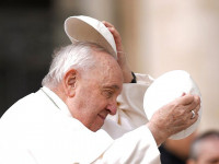 Ватикан сообщил о госпитализации папы римского Франциска