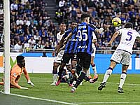 "Интер" на своем поле неожиданно проиграл "Фиорентине" 0:1. Победный гол Бонавентуры