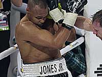 Бокс. 54-летний Рой Джонс вернулся на ринг и проиграл экс-чемпиону UFC
