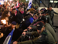 В Тель-Авиве десятки митингующих пытаются перекрыть движение по шоссе Аялон
