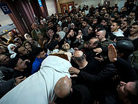 Палестинцы с телом Мухаммада Абу Бакра, Наблус, 3 апреля 2023 года