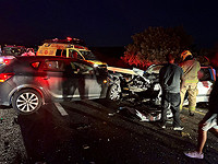 Четверо пострадавших в результате столкновения трех автомобилей на 85-й трассе