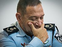 Политики требуют уволить генинспектора полиции за его высказывания о "менталитете арабов"