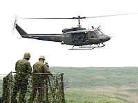 Потеряна связь с японским военным вертолетом, судьба экипажа уточняется