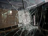 Около Ткоа арабы забросали камнями автобус, ранен водитель
