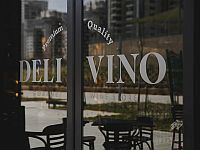 Искусство и вино: новый выставочный Pop-Up проект Deli Vino "Art&Wine"
