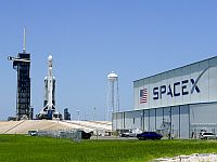 Запуск ракеты Falcon Heavy был отложен за минуту до старта, очередной рекорд не состоялся