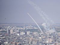 За один час террористы из Газы выпустили по Израилю более 100 ракет