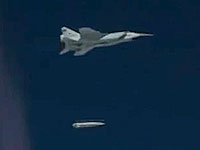 Истребитель МиГ-31К запускает крылатую ракету «Кинжал»