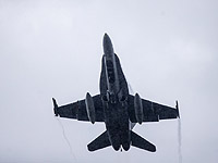 Истребитель F-18 ВВС Испании потерпел крушение на авиабазе в Сарагосе