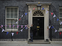 На Даунинг-стрит в Лондоне автомобиль врезался в ворота резиденции премьер-министра