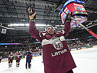 Чемпионат мира по хоккею. Латвийцы победили шведов и вышли в полуфинал