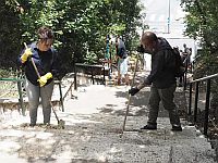Группа новых репатриантов провела "субботник" в Хайфе, очистив лестницу Спинозы