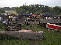 Столкновение поездов на востоке Индии, сотни погибших. Противоречивые данные о жертвах