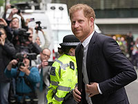 Принц Гарри прибыл в суд для дачи показаний по иску против Daily Mirror