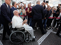 Папа римский Франциск выписан из больницы после операции