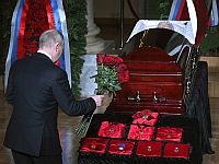 Путин на похоронах Жириновского