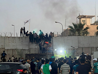 Месть за разрешение сжечь Коран: в Багдаде разгромлено и подожжено посольство Швеции