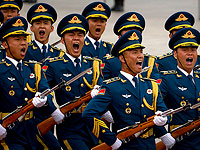 "Чистка" в китайской армии: командир и комиссар ракетных войск лишились постов
