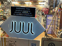 Компания Juul представила электронную сигарету, проверяющую возраст курильщика