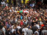 Во время похорон убитого командира боевиков в Шхеме палестинская полиция открыла огонь