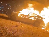 Израильтянин заехал в палестинскую деревню, его автомобиль сожжен местными жителями