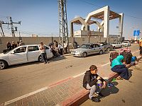 "Красный Полумесяц": грузовики с гуманитарной помощью жду открытия погранпункта "Рафах"
