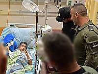 Полицейские навестили в больнице пятилетнего Аталлу, спасенного ими 7 октября