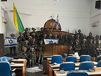 Бойцы "Голани" сфотографировались с флагами Израиля в законодательном совете Газы