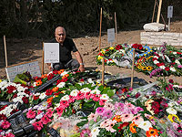 Отец Рои Идана на его могиле