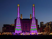 "Монстр" поп-арта Дэвид Хокни сделал для Лондона "Большие рождественские елки"