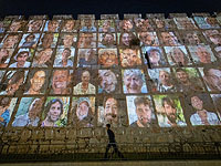 На стенах Старого города Иерусалима появились портреты израильтян, похищенных ХАМАСом