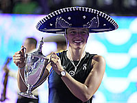 Ига Швентек стала победительницей Итогового турнира WTA и первой ракеткой мира
