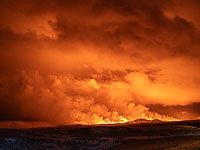 Извержение после землетрясения: около Рейкьявика проснулся вулкан. Фоторепортаж из Исландии