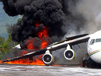 Пожар на борту самолета, приземлившегося в Токио