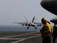 ВВС США и Великобритании наносят удары по объектам хуситов в порту Ходейда