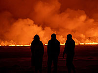 Извержение вулкана в Исландии: лава дошла до поселка Гриндавик