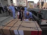 Грузовики с лекарствами пройдут проверку на КПП "Керем Шалом" перед въездом в Газу