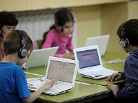 Эвакуированным из Сдерота детям пожертвовали компьютеры: украдены 84 из 100
