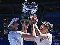 Победительницами Открытого чемпионата Австралии в парном разряде стали Сэ Шувей (Тайвань) и Элиза Мертенс (Бельгия)