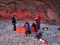 На набережной в Бат-Яме человек упал с 10-метровой скалы