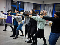 Жительницы Эфрата учатся стрелять. Фоторепортаж
