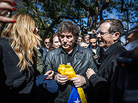 Президент Аргентины Хавьер Милей посетил кибуц Нир Оз, разрушенный террористами